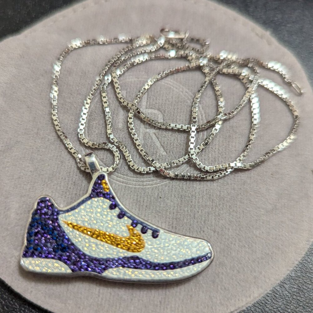 Dan life the Ice Kobe 2.0 ( Lakers home ) chain.